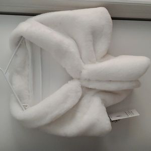 NWT Faux fur shawl